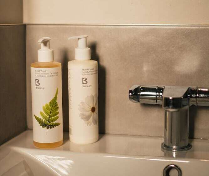 بنسيون The Black Boy