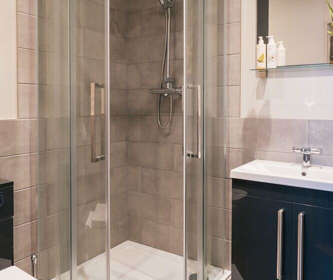 بنسيون The Black Boy