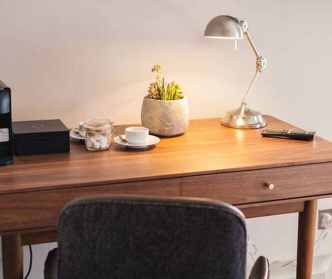 بنسيون The Black Boy