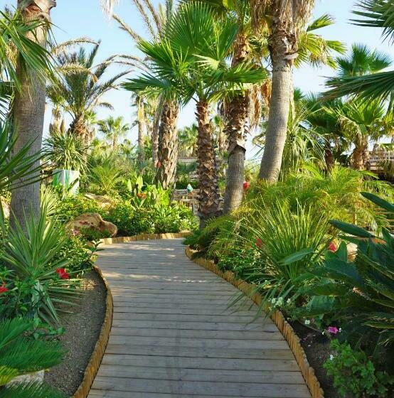 אתר נופש Kon Tiki