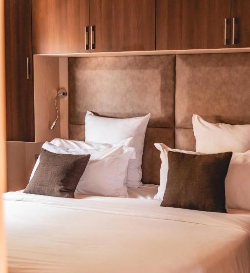 אתר נופש Kon Tiki