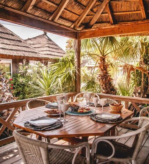 אתר נופש Kon Tiki