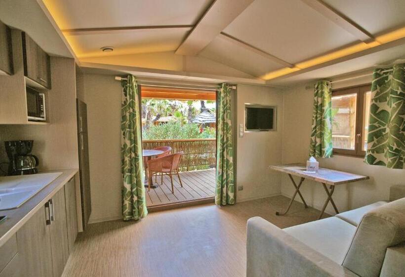 אתר נופש Kon Tiki