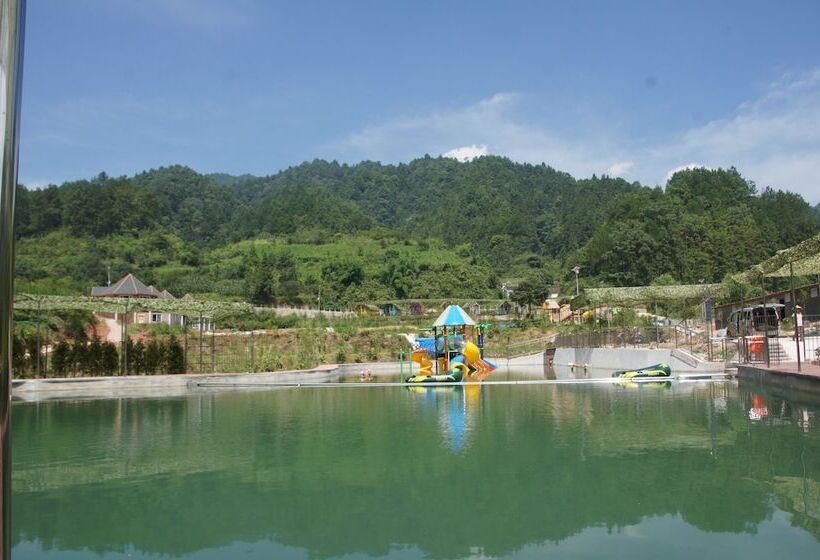 Курорт Southeastern Flying Tiger Manor