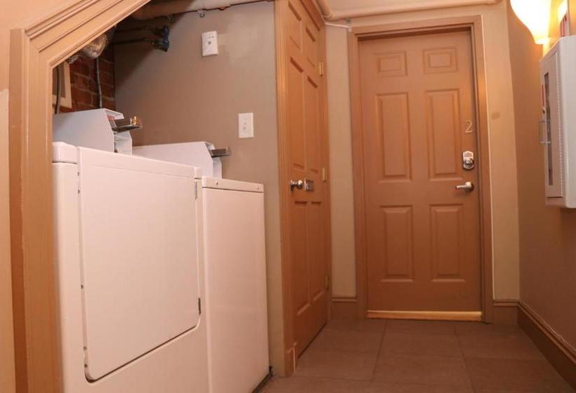 Stylish Downtown Studio In The Southend, C.ave# 3