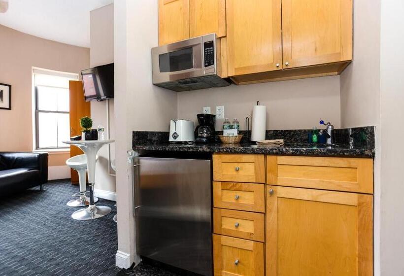 Stylish Downtown Studio In The Southend, C.ave #31