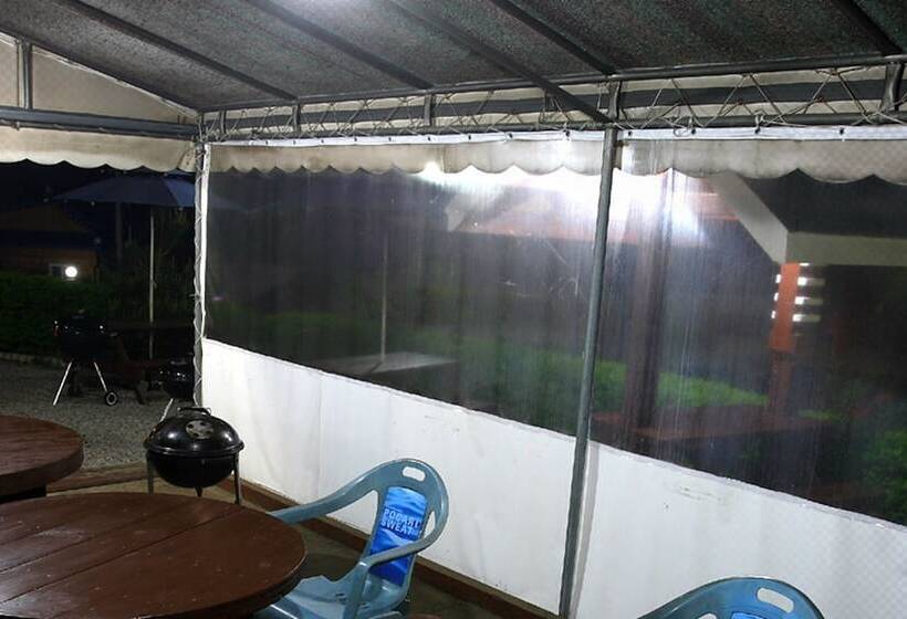 Petit Maison Pension