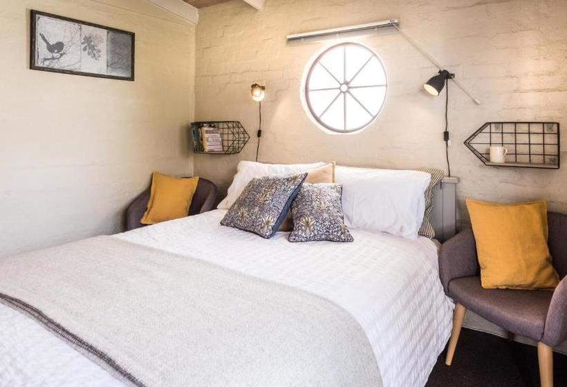 Aggie S Bed & Breakfast