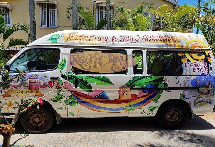 호스텔 Travellers Oasis