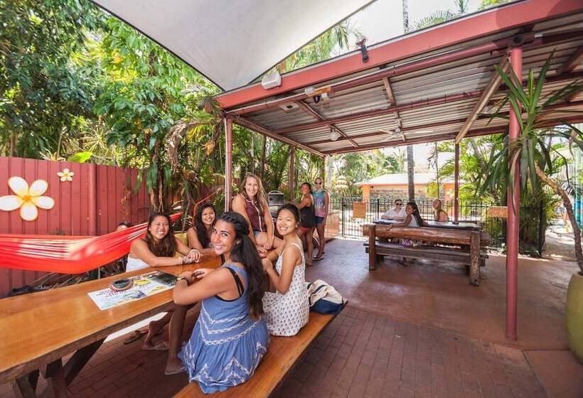 호스텔 Travellers Oasis