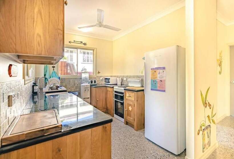 Общежитие Travellers Oasis