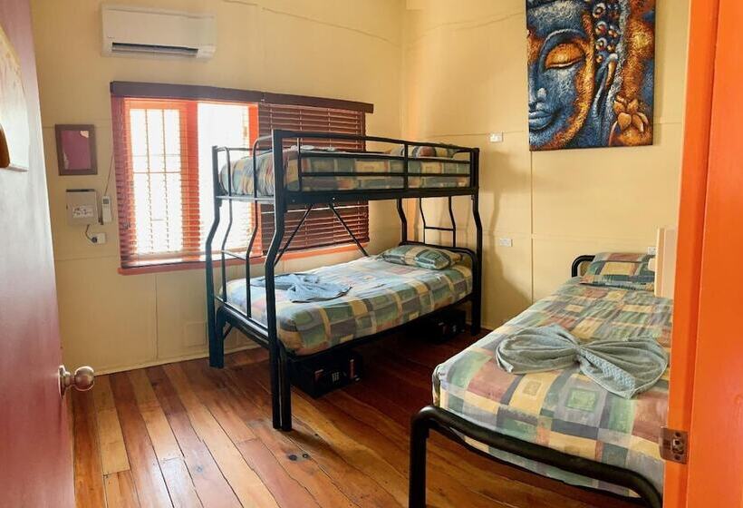 Общежитие Travellers Oasis