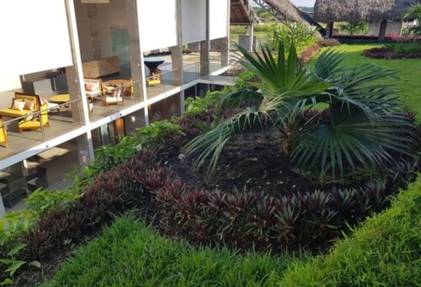 Gran Hotel De Lago   Shushufindi