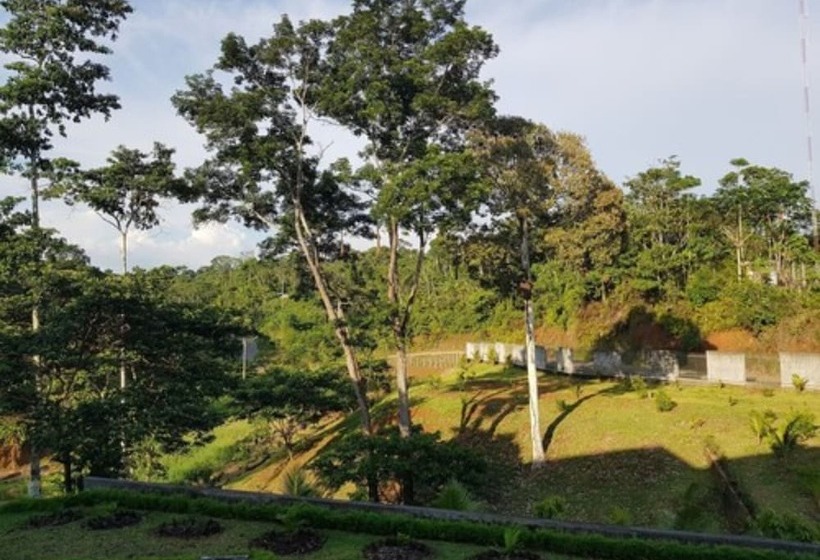 Gran Hotel De Lago   Shushufindi