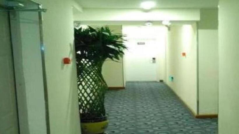 בית מלון כפרי 7days Inn Korla Passenger Station