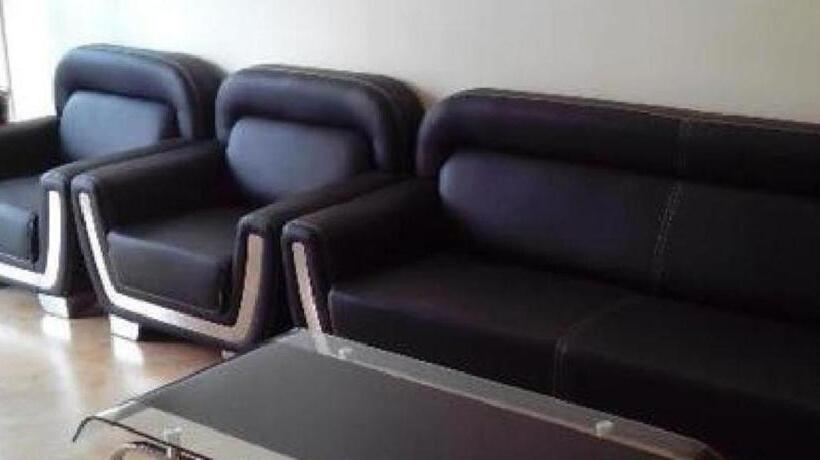 בית מלון כפרי 7days Inn Korla Passenger Station