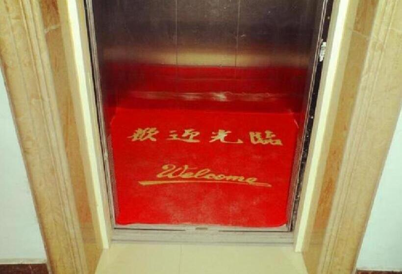 בית מלון כפרי 7days Inn Korla Passenger Station