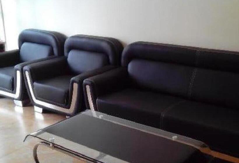 בית מלון כפרי 7days Inn Korla Passenger Station