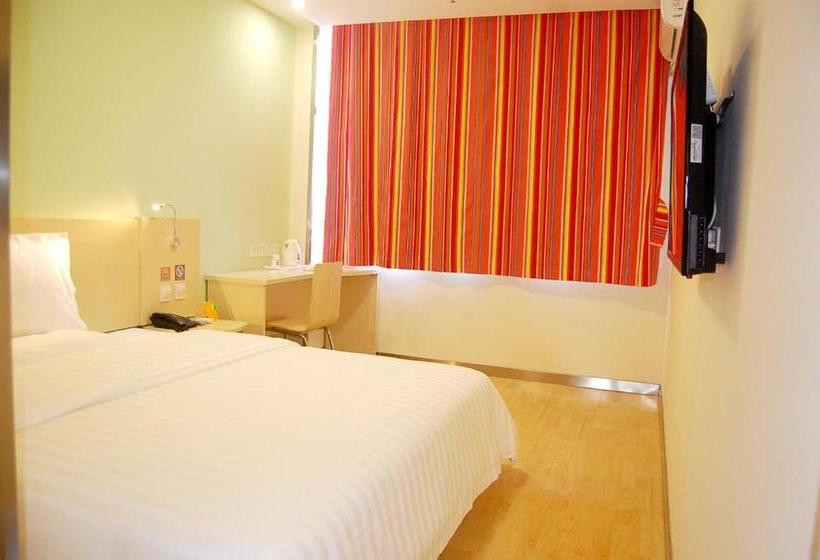 Отель 7days Inn Qinhuangdao Railway Station