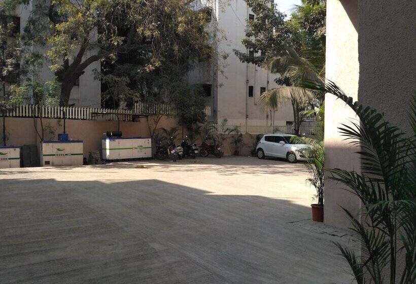 فندق Everest Inn