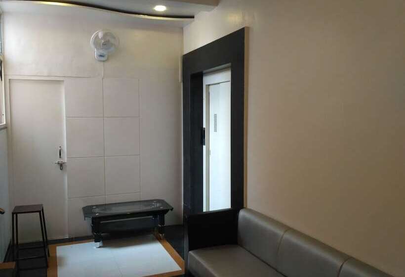 فندق Everest Inn