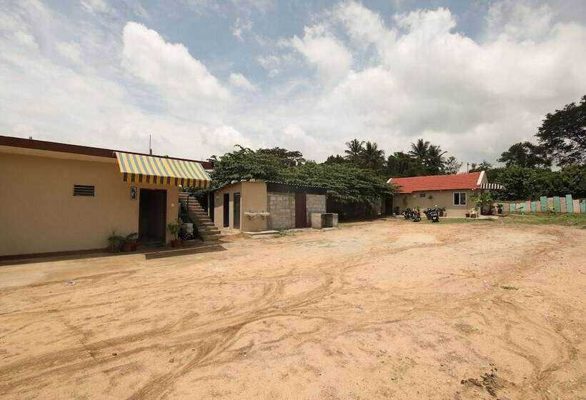 בית מלון כפרי H3 Rooms By Oyo Rooms