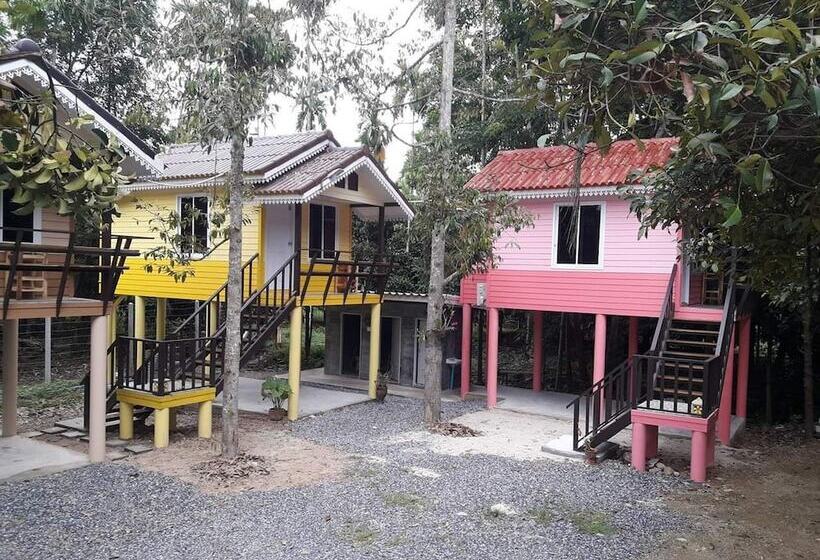 בית מלון כפרי Makwan Resort Rayong