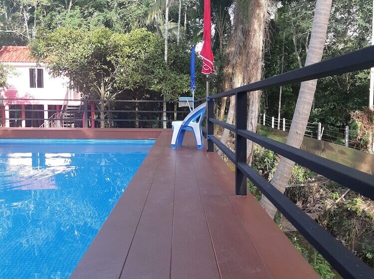 בית מלון כפרי Makwan Resort Rayong