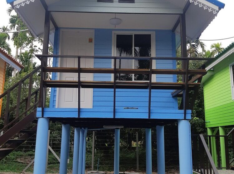 בית מלון כפרי Makwan Resort Rayong