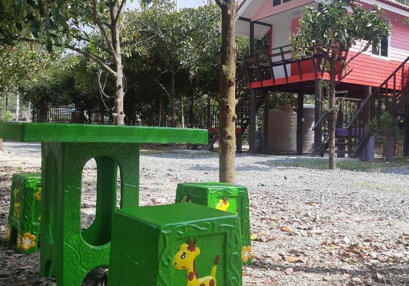 בית מלון כפרי Makwan Resort Rayong