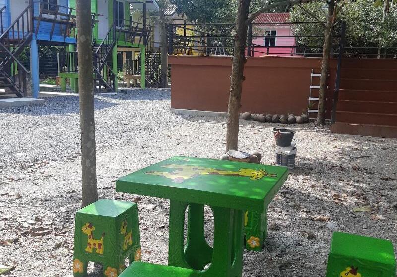 בית מלון כפרי Makwan Resort Rayong