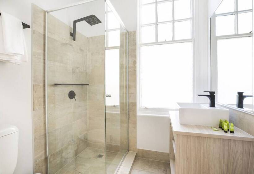 هتل Nightcap At Belgian Beer Cafe