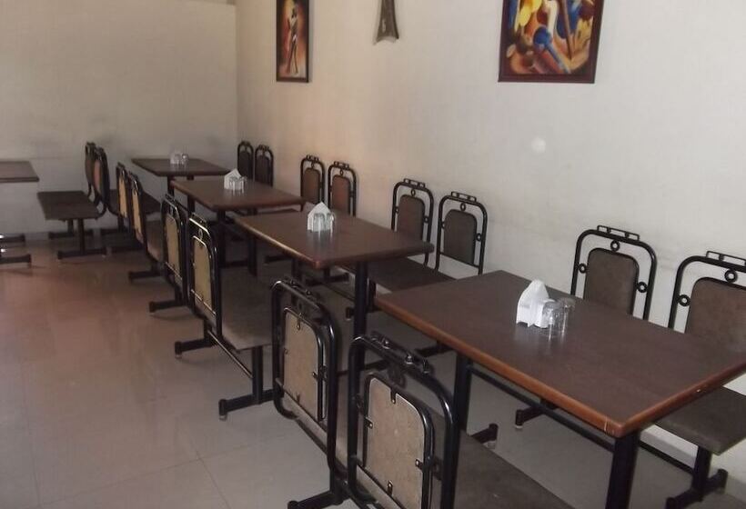 فندق Nisarg Lounge