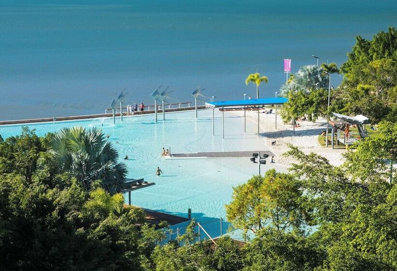 ホテル Oaks Cairns