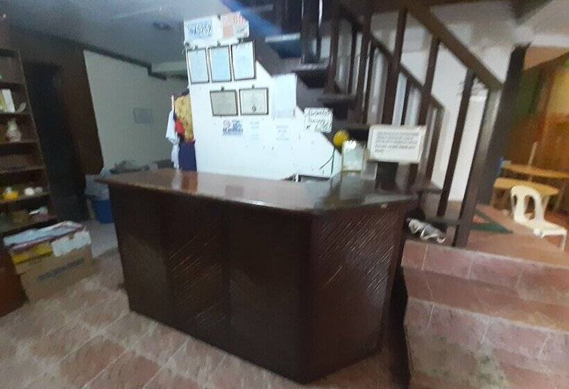 Отель Oyo 633 Abelardo S Pension House