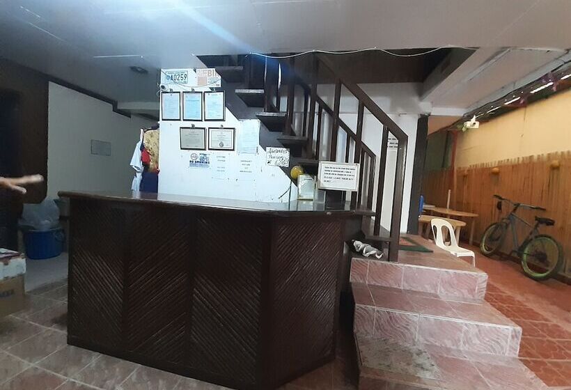 Отель Oyo 633 Abelardo S Pension House