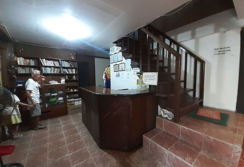 Отель Oyo 633 Abelardo S Pension House