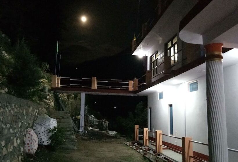 בית מלון כפרי The Devdwar Yoga Resort, Uttarkashi
