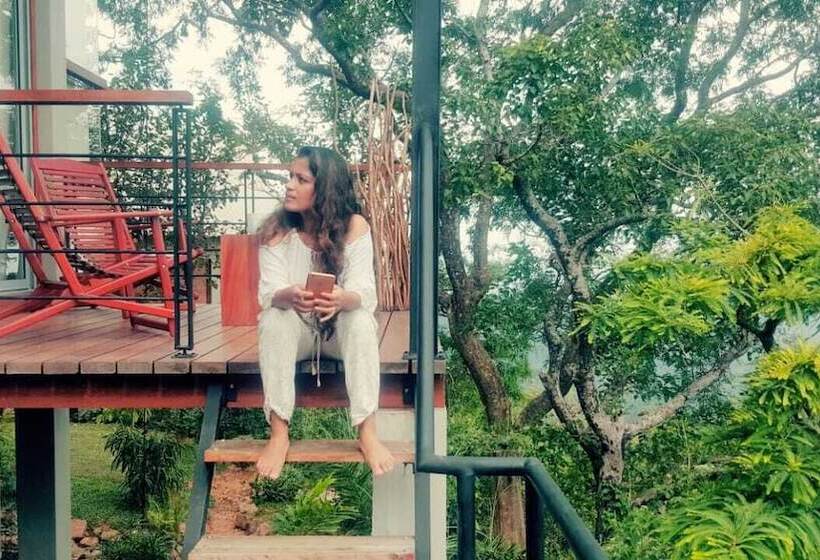 فندق Treehouse Chalets