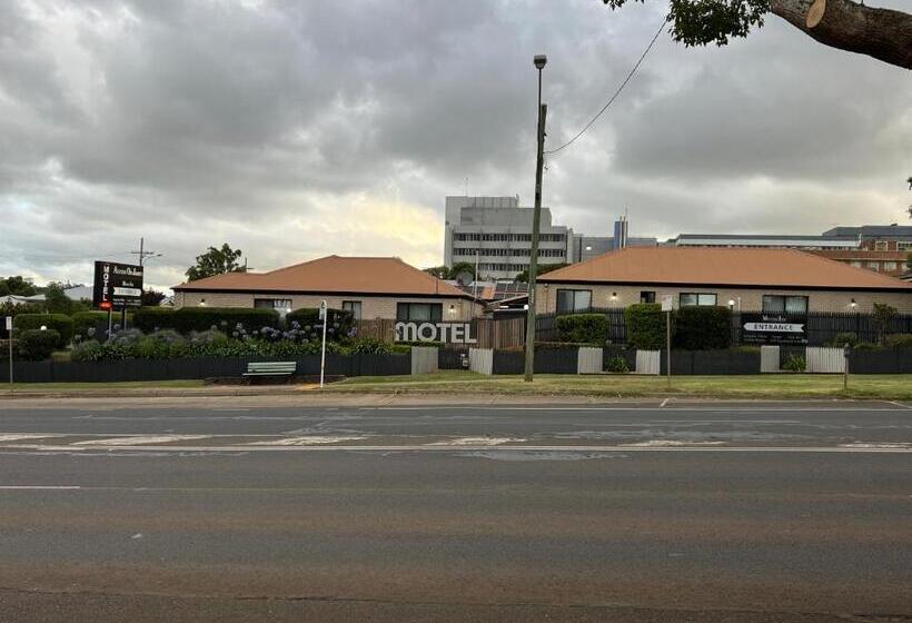 Мотель Asters On James Motor Inn