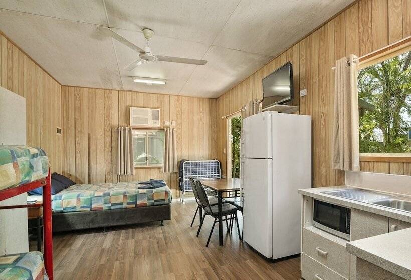 مُتل Riverview Tourist Village