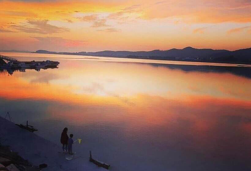 Navillera Hanok Pension