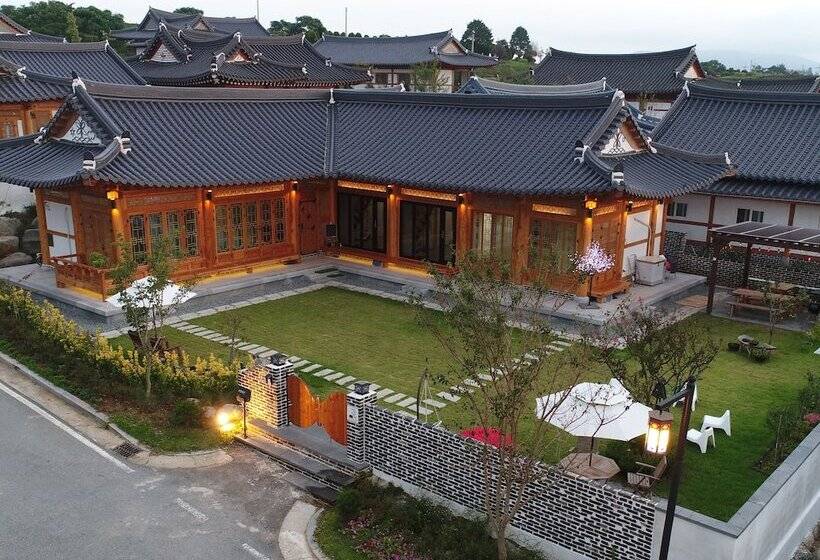 Navillera Hanok Pension