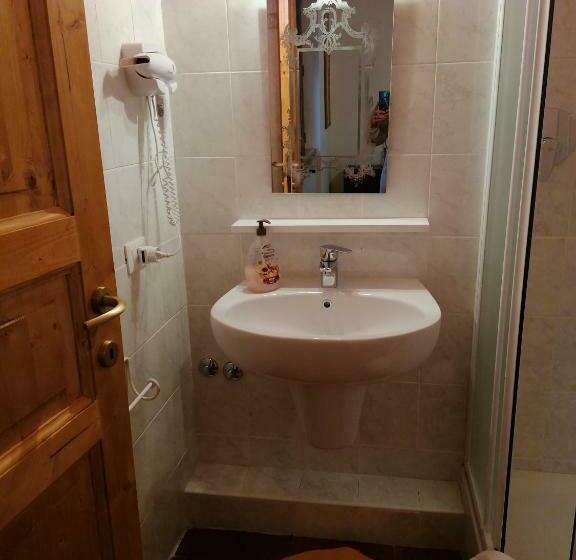 פנסיון Airport Stop