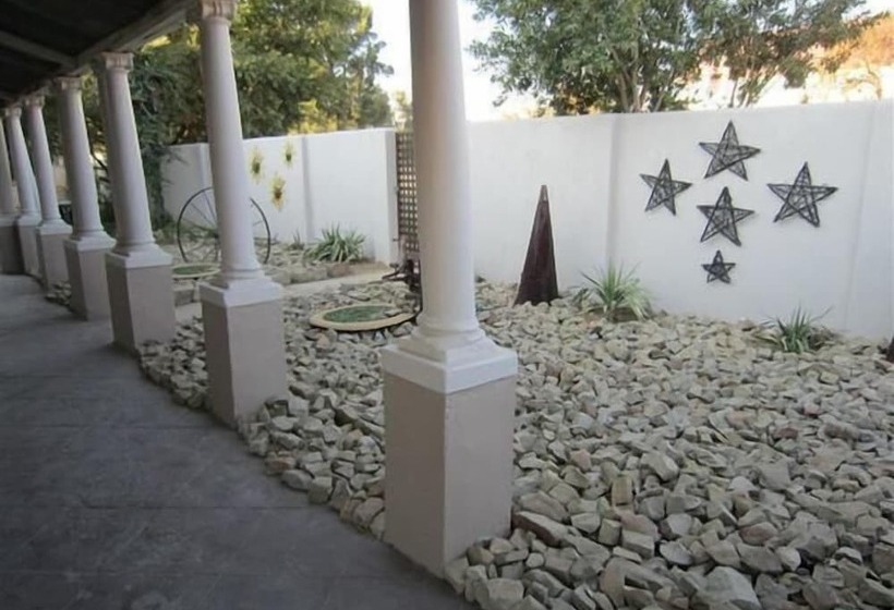 פנסיון Buckleys Guest Accommodation