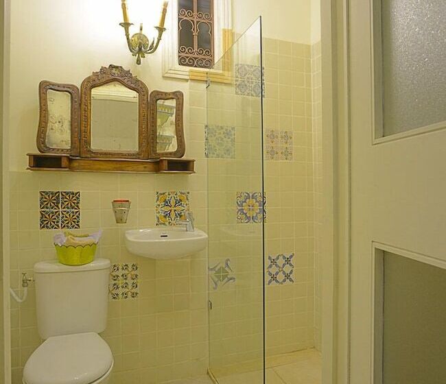 پانسیون Carthage Hill