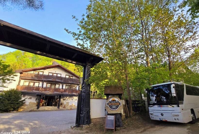 Пансион Casa Octavian