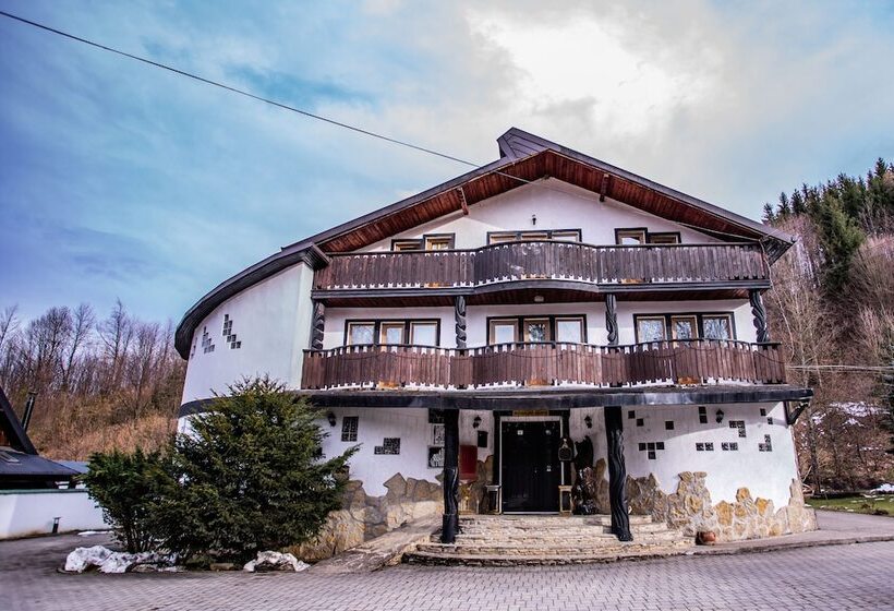 بنسيون Casa Octavian