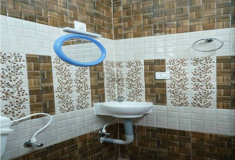 Пансион Le Grand By Oyo Rooms