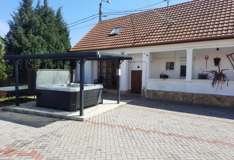 פנסיון Nosztalgia Vendégház